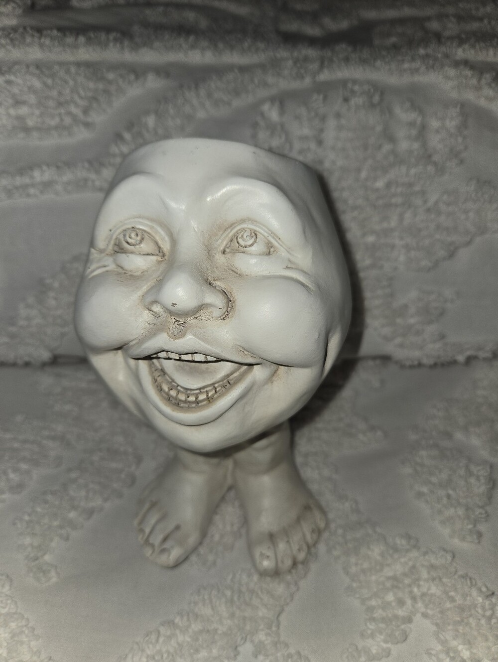 Mugglys Collection Jaiwu Face Planter Off White Novelty Humor Anatomy Drain Hole